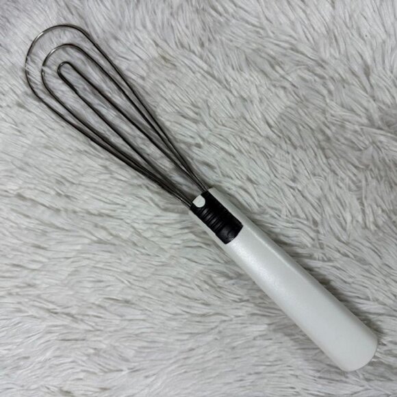 Vintage 4pc Kitchen Tools Set - Potato Masher Scoop Strain Grip n Flip Wisk Flip - Picture 2 of 13